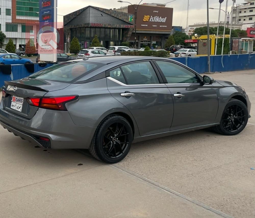 نيسان ألتيما